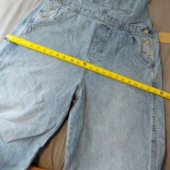 Levi's Loose Fit Overalls Light Wash Denim Jean Pants Jumpsuit - Picture 6 of 16